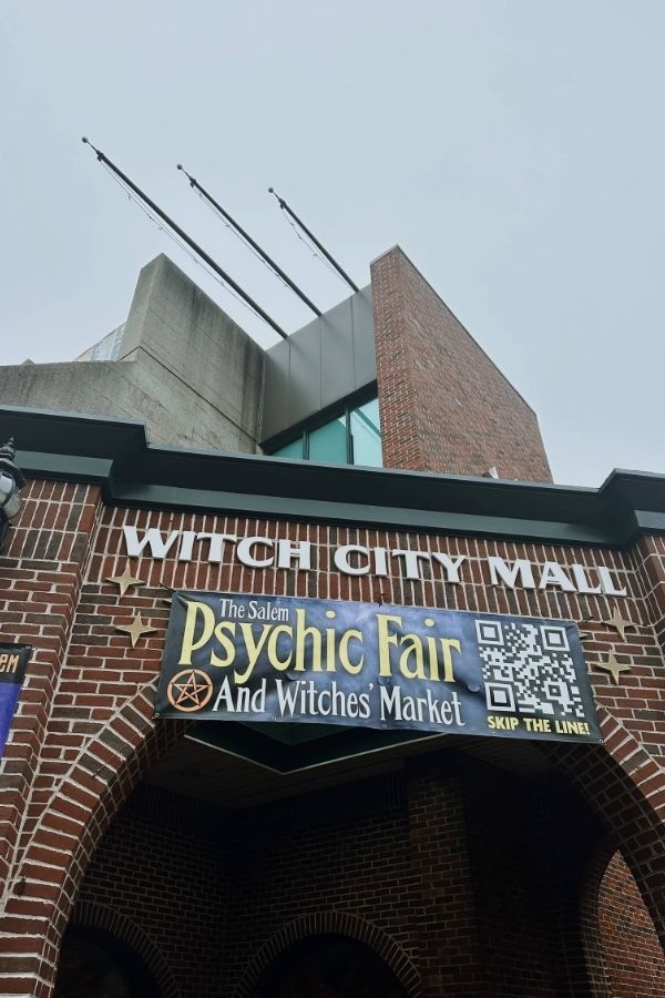 Witch city mall sign in Salem 