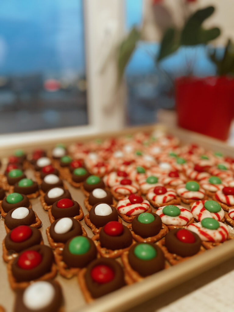 Holiday M&M Pretzel Kisses Recipe