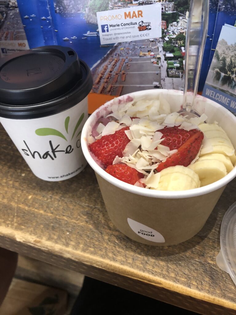 smoothie bowl in florence italy