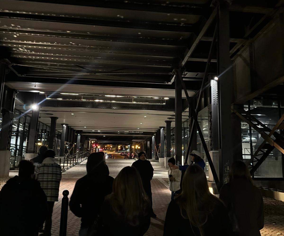 Ghost Tour Near You: US Ghost Tour: Walking in Richmond with group.