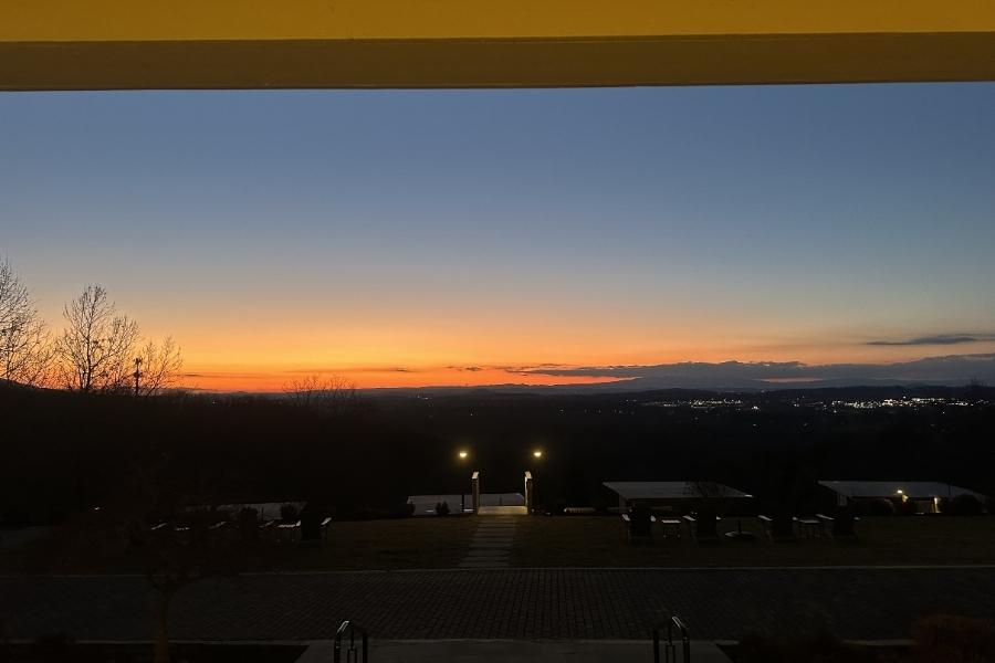 Iris Inn - Virginia Getaway in the Blue Ridge Mountains